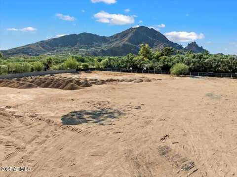 5823 N INVERGORDON Road, Paradise Valley, AZ 85253