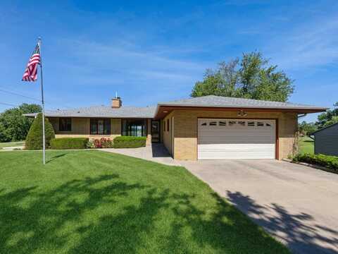 370 Juniper Avenue, Kellogg, IA 50135