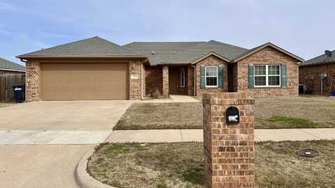 3803 Plantation Dr, Enid, OK 73703