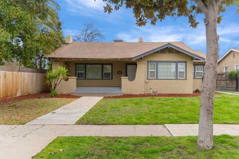 1712 Adoline Avenue N, Fresno, CA 93705