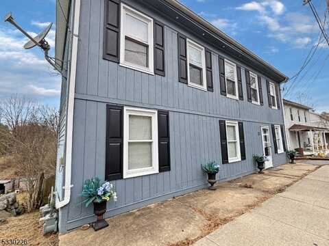 11 E Grand St, Hampton, NJ 08827