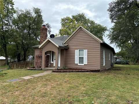 807 S 5th Street, Louisburg, KS 66053