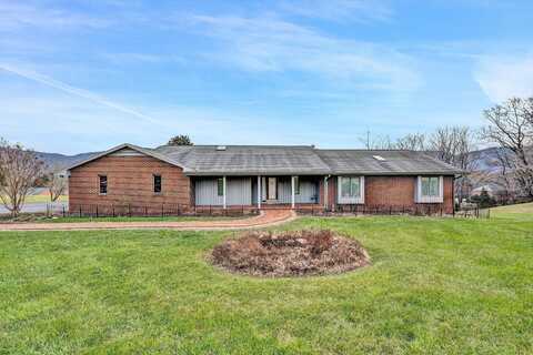 7090 Highfields Farm TRL, Roanoke, VA 24018