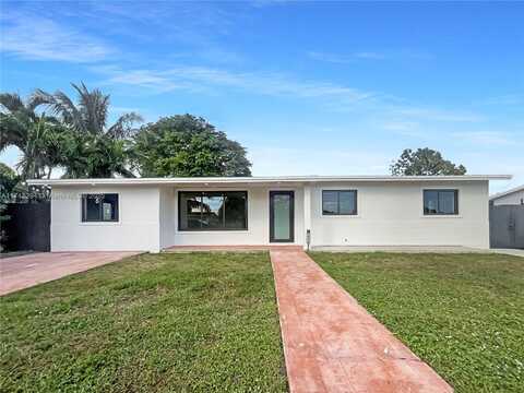 5001 NW 181st Ter, Miami Gardens, FL 33055