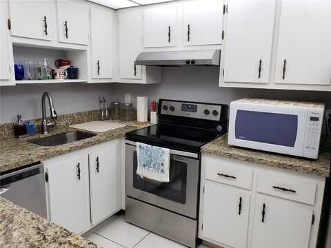 4160 Inverrary Dr, Lauderhill, FL 33319