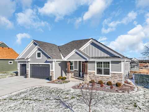 212 Bayberry Ln, Grafton, WI 53024