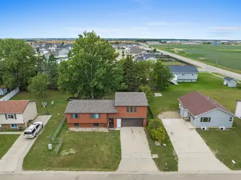 1813 Sunset Blvd, Minot, ND 58703