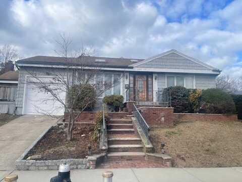 261-15 Bridgewater Avenue, Glen Oaks, NY 11004