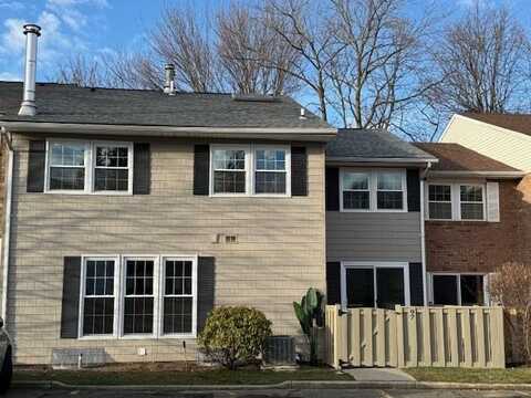 97 Aspen Drive E, Woodbury, NY 11797