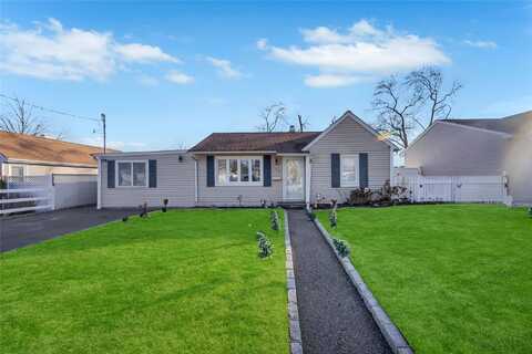 140 Birs Avenue, Lindenhurst, NY 11757