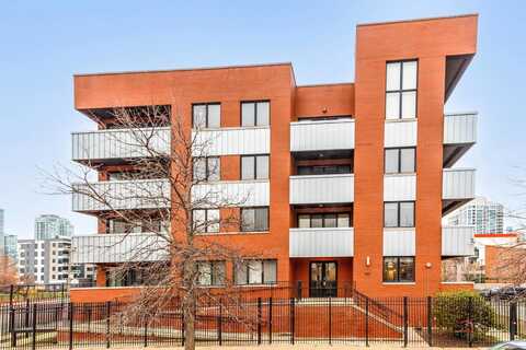 825 N Hudson Avenue, Chicago, IL 60610