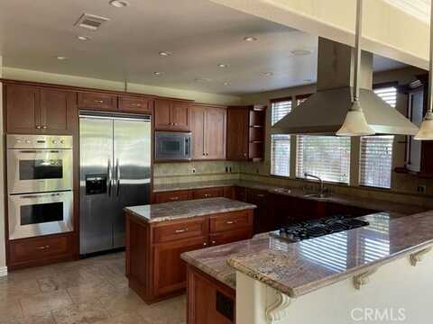 13 Calle Adobe, Rancho Santa Margarita, CA 92688