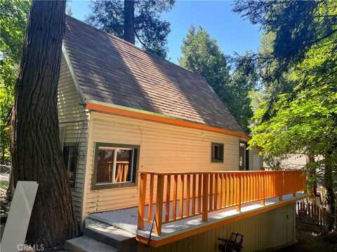 719 Woodland Road, Crestline, CA 92325