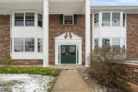 6980 Carriage Hill Drive, Brecksville, OH 44141