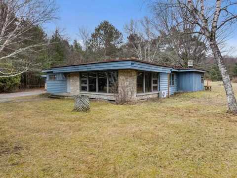 3696 Pickerel Lake, Petoskey, MI 49770