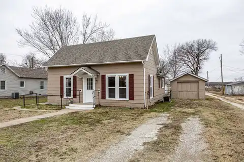 206 S Fawn St, Caney, KS 67333