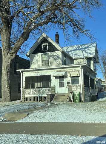 1904 CAMANCHE Avenue, Clinton, IA 52732