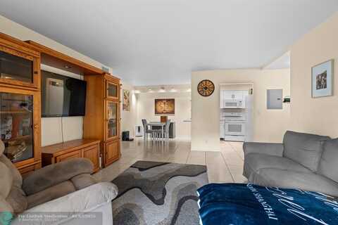 3065 N Oakland Forest Dr, Oakland Park, FL 33309
