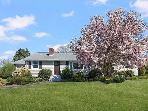 10 Longmeadow Avenue, Middletown, RI 02842