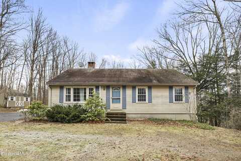 2271 Jacobs Ladder Rd, Becket, MA 01223