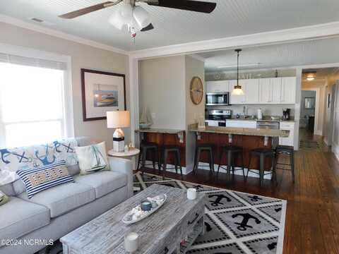 212 Live Oak Street, Beaufort, NC 28516