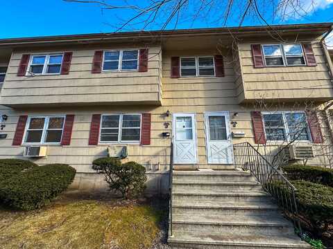 35 Coach Circle, Naugatuck, CT 06770