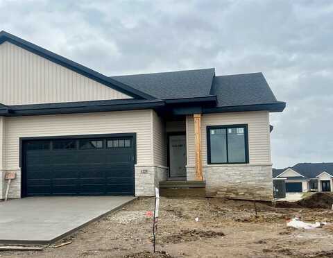 1225 Berkshire Ln, NorthLiberty, IA 52317
