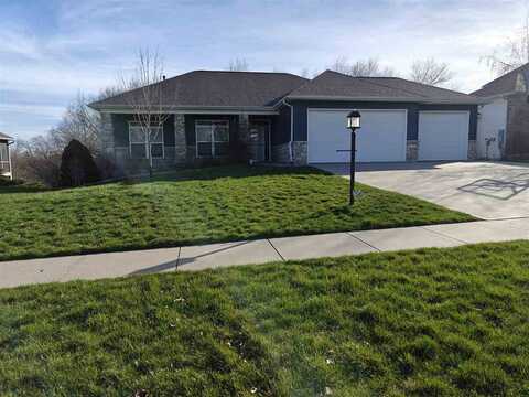 1010 Forest Edge Dr, Coralville, IA 52241