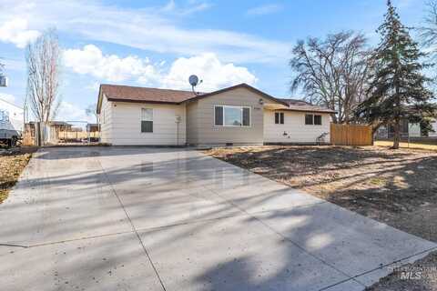 5768 Sunset Dr, Nampa, ID 83686