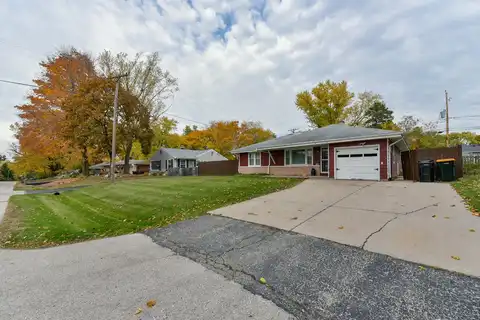 7680 N 44th St, Brown Deer, WI 53223