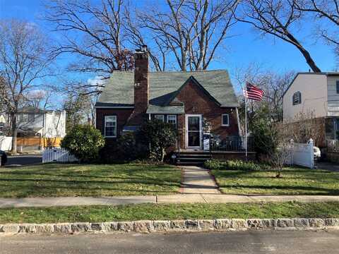 102 Stevenson Street, Lynbrook, NY 11563