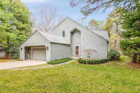 43 Huckleberry Lane, East Hampton, NY 11937