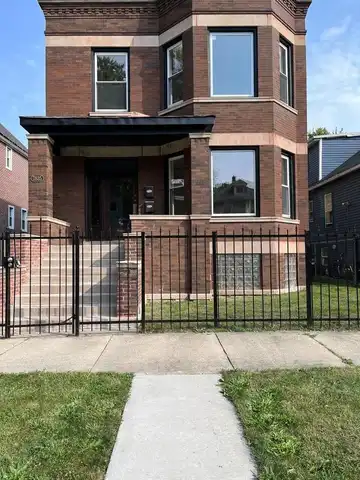 7835 S Muskegon Avenue, Chicago, IL 60649