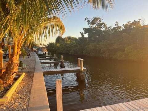 2581 Oleander St, St James, FL 33956