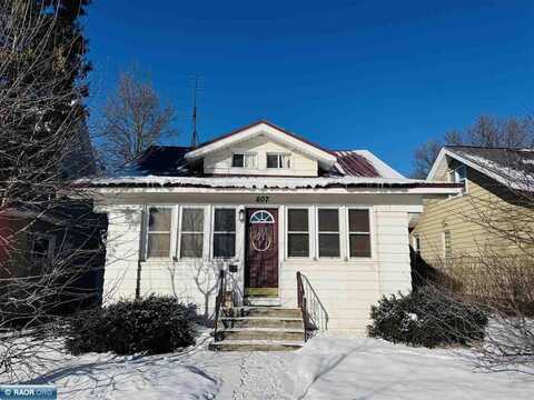 807 Harrison St, Eveleth, MN 55734