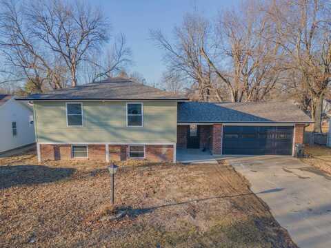 739 Meadowbrook Circle, Moberly, MO 65270