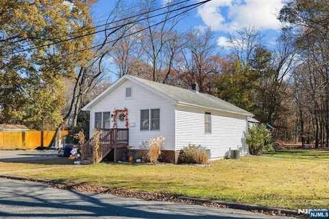 108 Greenwood Avenue, Pequannock, NJ 07440