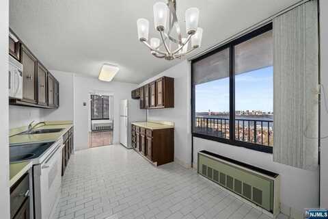 200 Winston Drive 904, Cliffside Park, NJ 07010