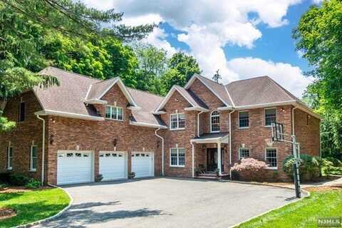 1054 Franklin Lake Road, Franklin Lakes, NJ 07417