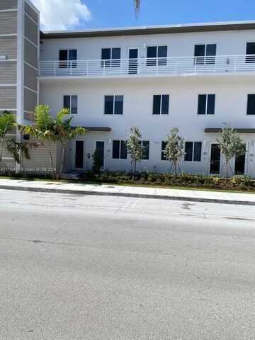 10300 NW 66th St, Doral, FL 33178