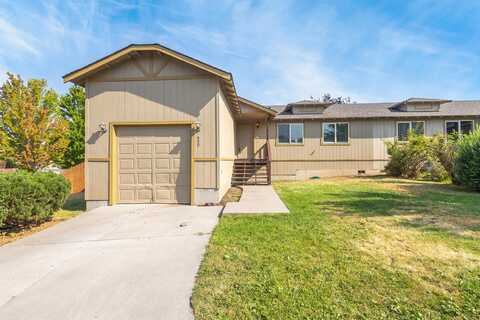 400 SE Carmen Way, Madras, OR 97741