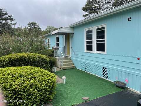 12 Pigeon Court, Whiting, NJ 08759