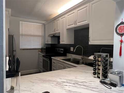 8437 Forest Hills Dr, Coral Springs, FL 33065