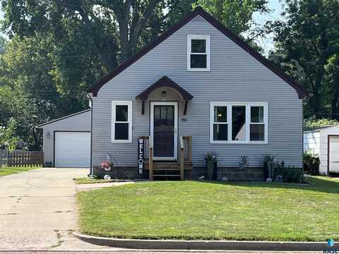 105 1/2 W Rose St, Sioux Falls, SD 57105