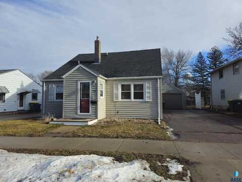 737 7th Ave SW, Pipestone, MN 56164