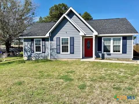 929 N Laurel Avenue, Luling, TX 78648