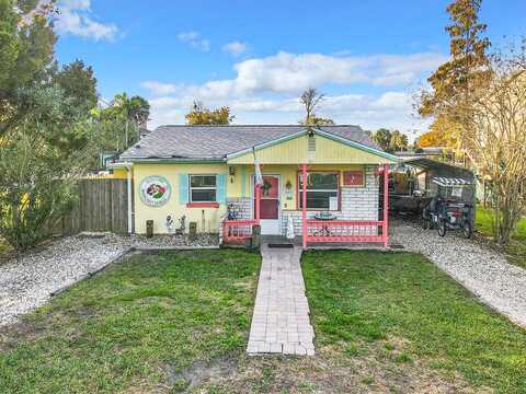 Circle, WEEKI WACHEE, FL 34607