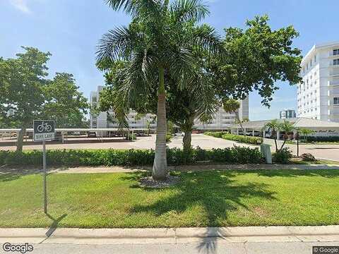 Park Shore Dr #5C, Naples, FL 34103