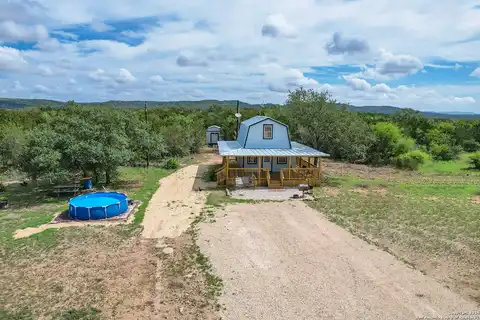 Chisolm Trl, Utopia, TX 78884