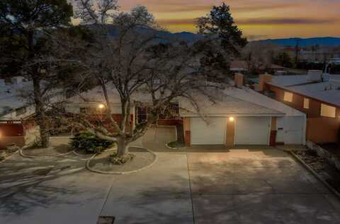 912 Chama Street NE, Albuquerque, NM 87110